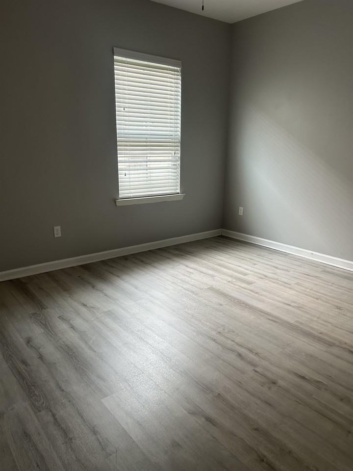 1929 Durham Ave - Photo 2 of 10