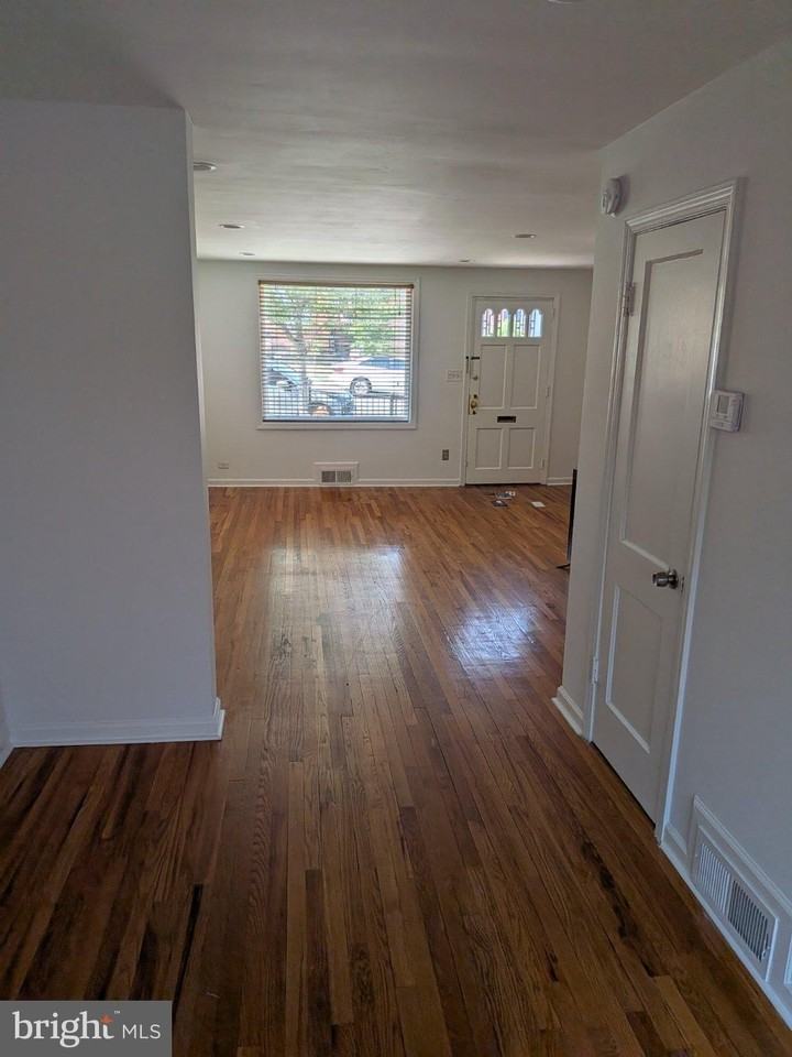 1249 Farragut Pl Ne - Photo 3 of 9