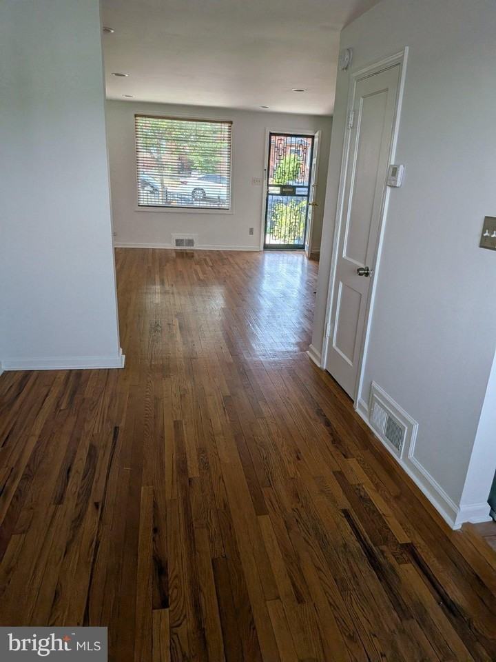 1249 Farragut Pl Ne - Photo 5 of 9
