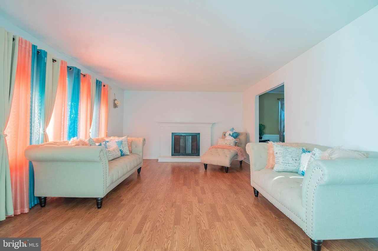 19 Herbert Dr - Photo 3 of 21