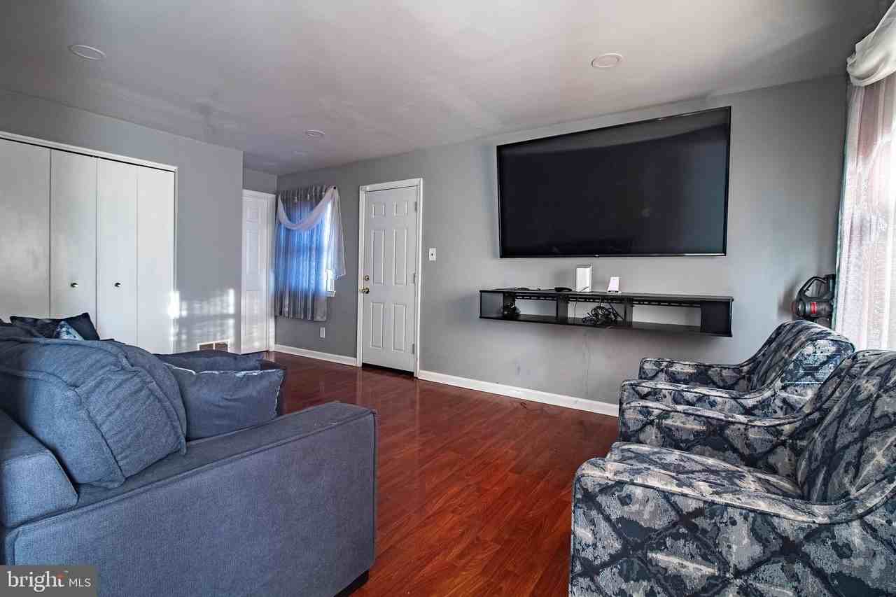 19 Herbert Dr - Photo 5 of 21