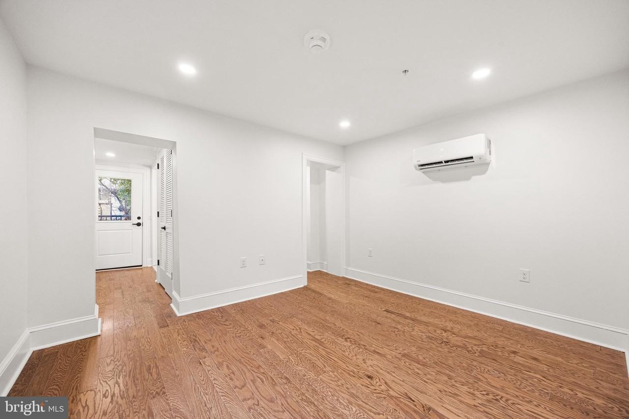 845 N Tatnall St #201 - Photo 3 of 8