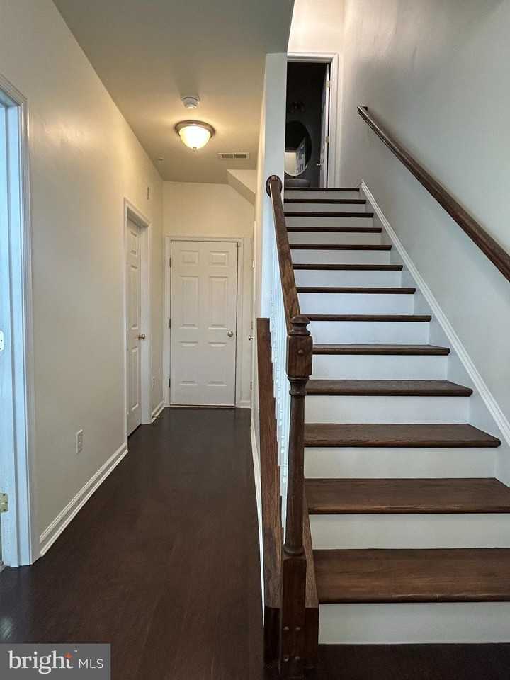 1379 Parish Ave - Photo 3 of 33