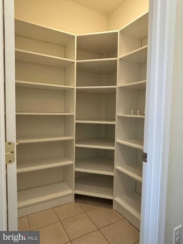 1379 Parish Ave - Photo 5 of 33