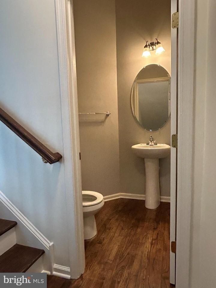1379 Parish Ave - Photo 6 of 33