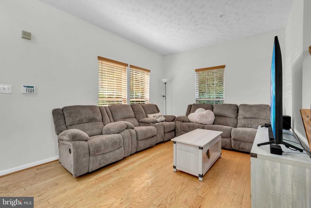 8336 Finchleigh St - Photo 6 of 42