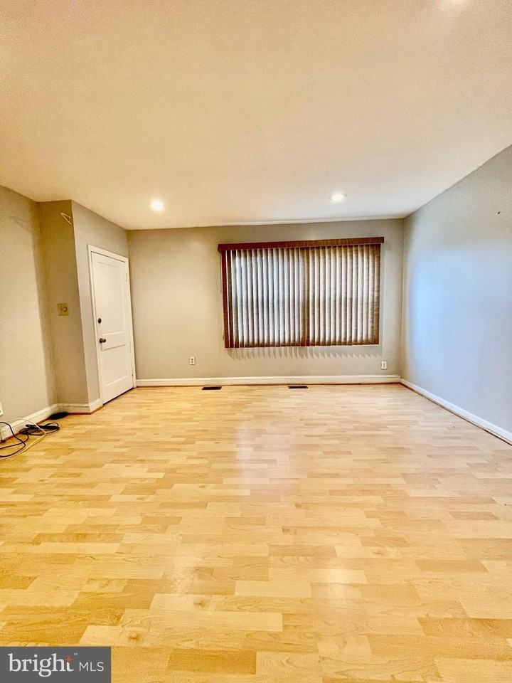 2914 Clearview Ave #1 - Photo 4 of 14