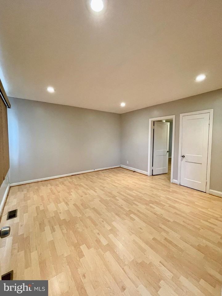2914 Clearview Ave #1 - Photo 5 of 14