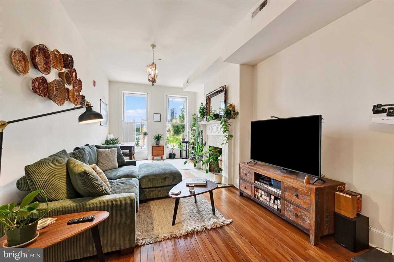1625 Saint Paul St - Photo 3 of 19