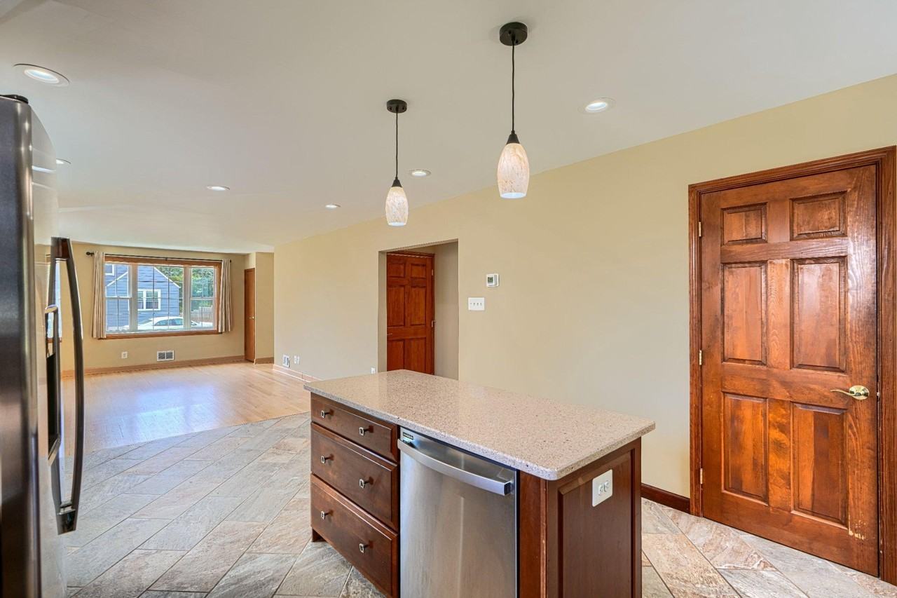 4118 Slater Ave - Photo 4 of 30