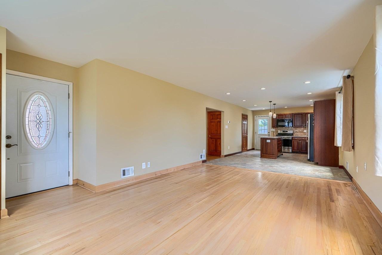 4118 Slater Ave - Photo 5 of 30