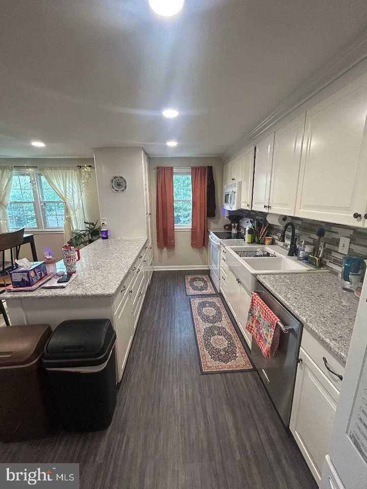 1027 Grovehill Rd - Photo 3 of 11