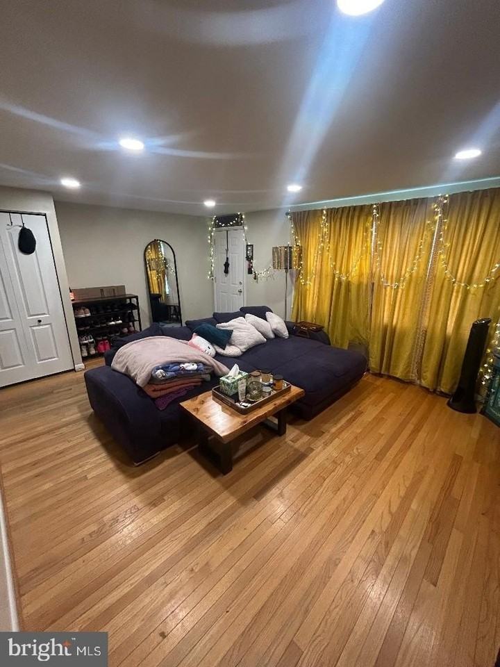 1027 Grovehill Rd - Photo 4 of 11