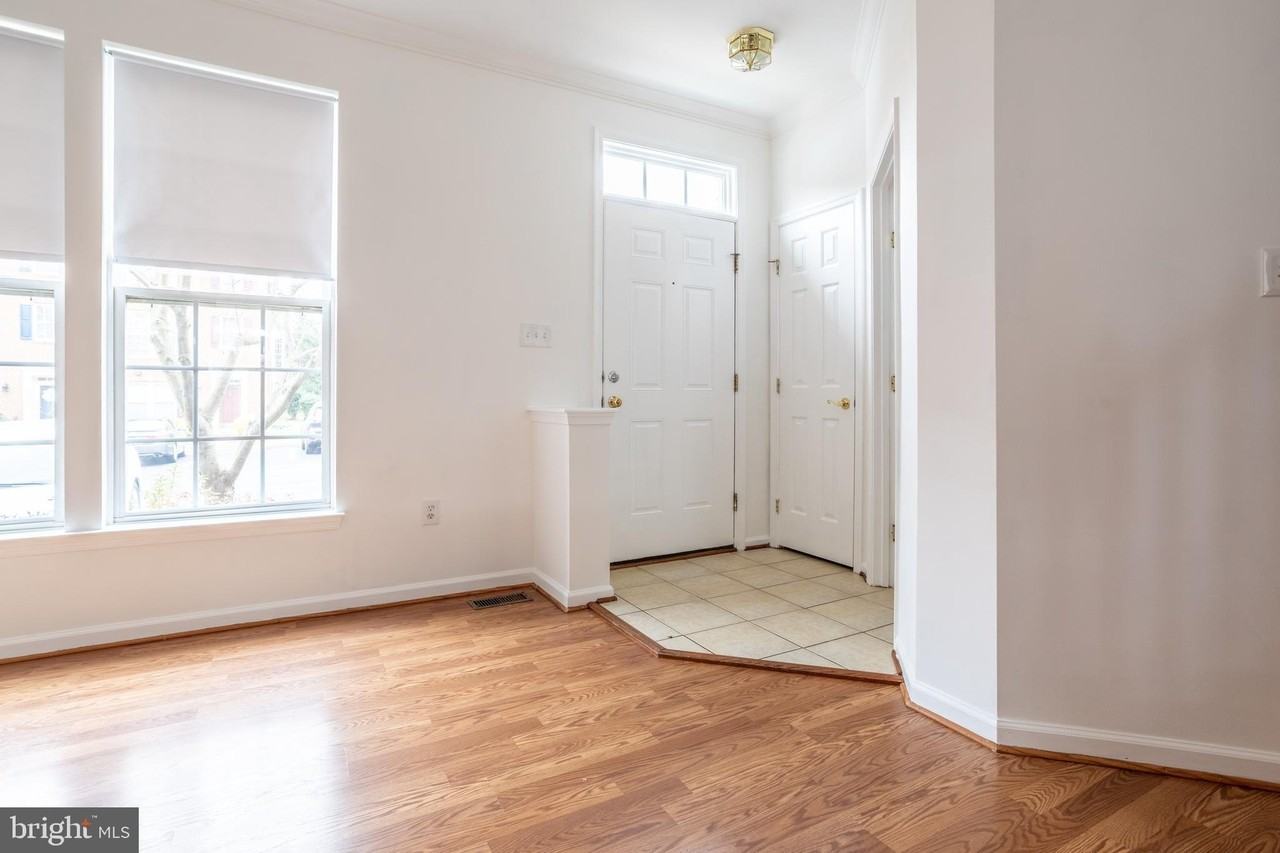 9314 Penrose St - Photo 3 of 39