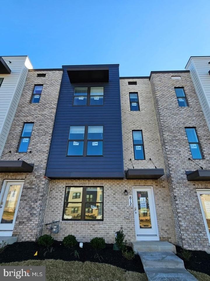 418 Carroll Walk Ave - Photo 2 of 24