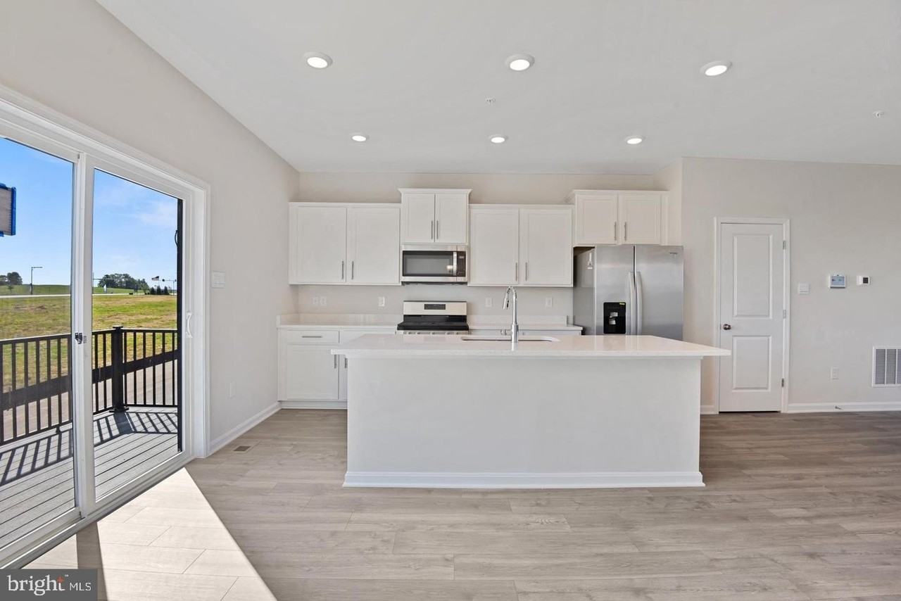 418 Carroll Walk Ave - Photo 4 of 24