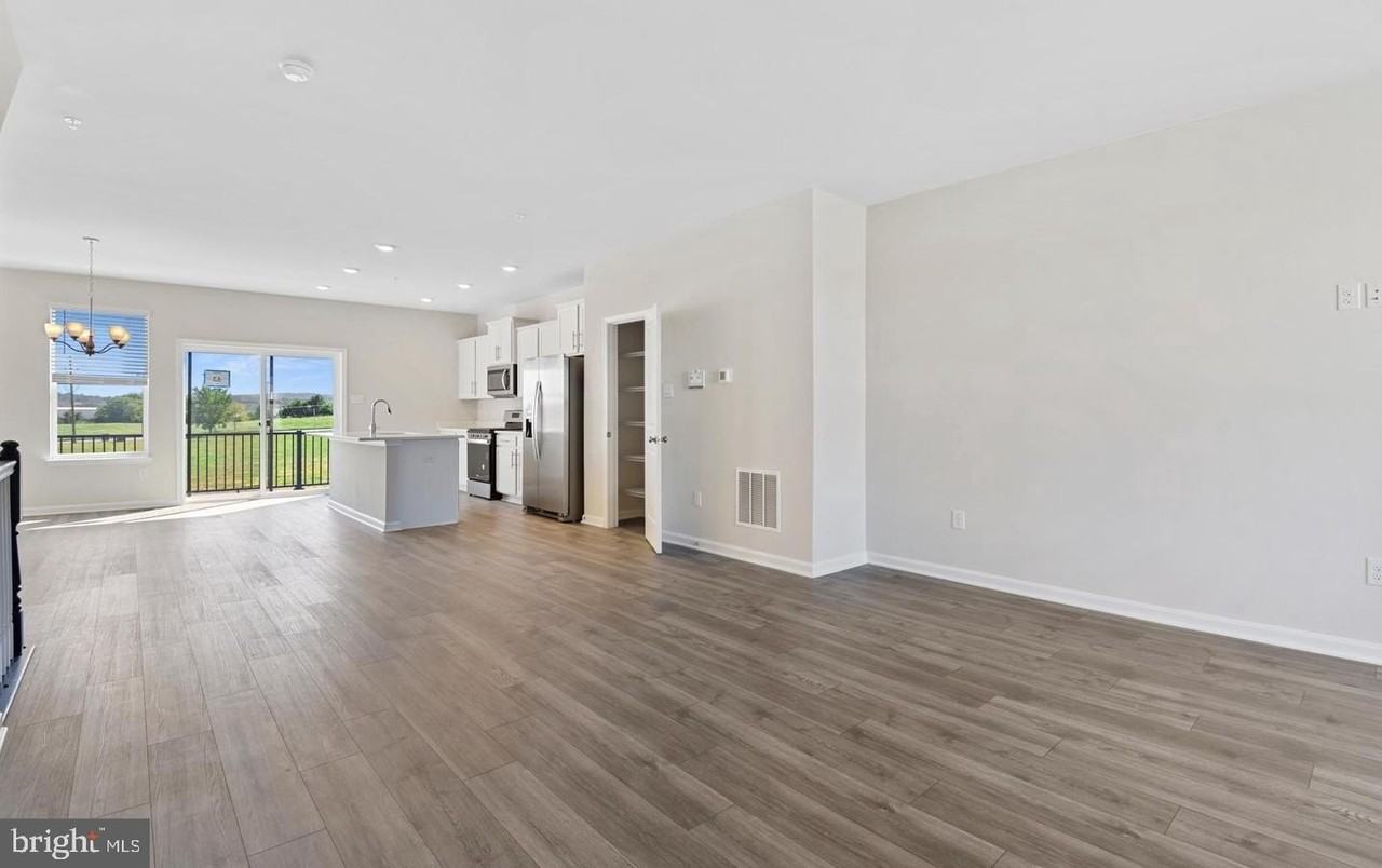 418 Carroll Walk Ave - Photo 5 of 24