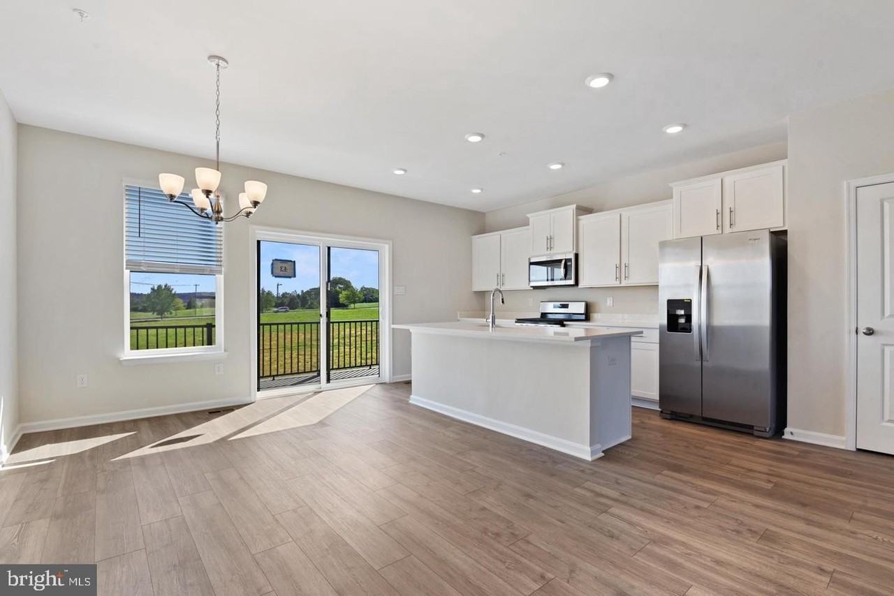 418 Carroll Walk Ave - Photo 6 of 24