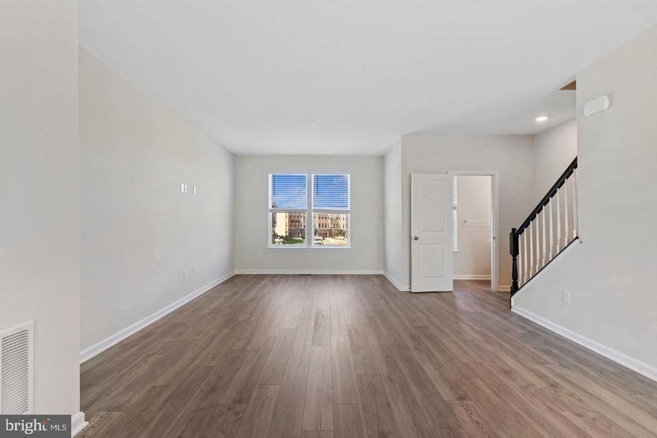 418 Carroll Walk Ave - Photo 7 of 24