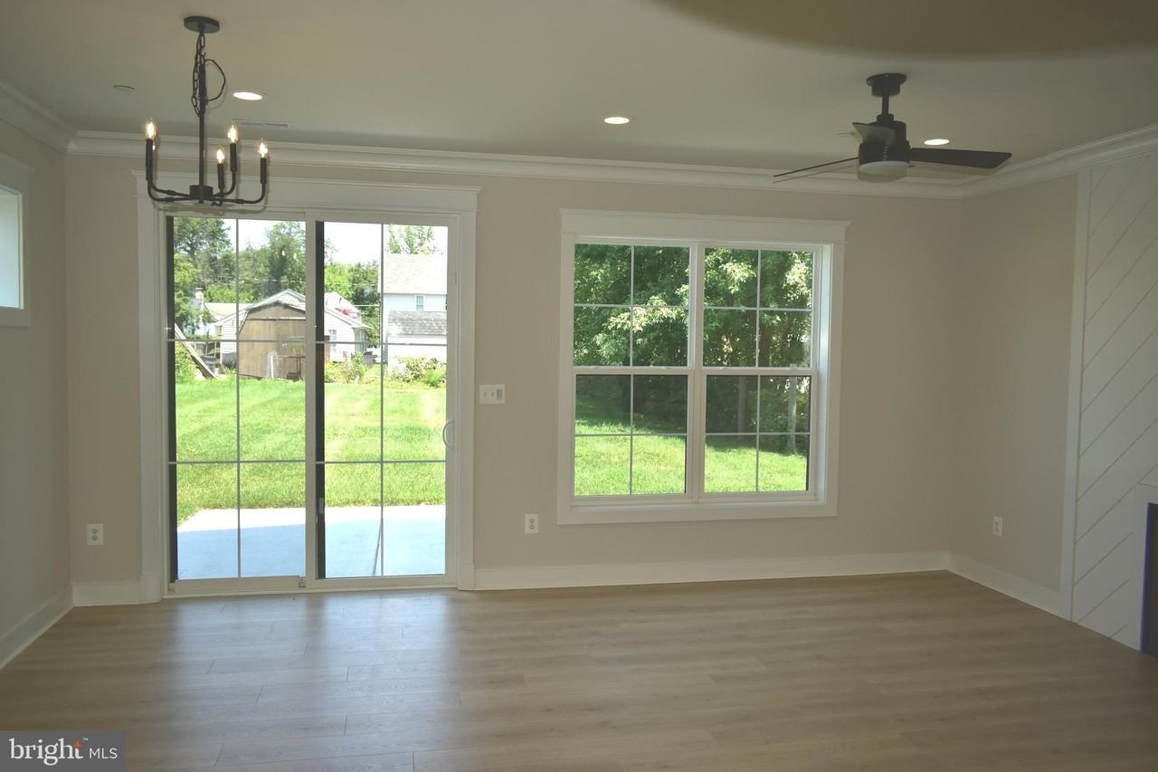 843 Ontario St - Photo 5 of 33