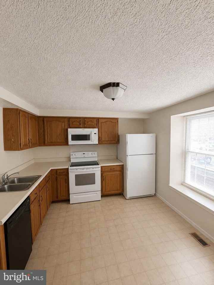9517 Donnan Castle Ct - Photo 4 of 12