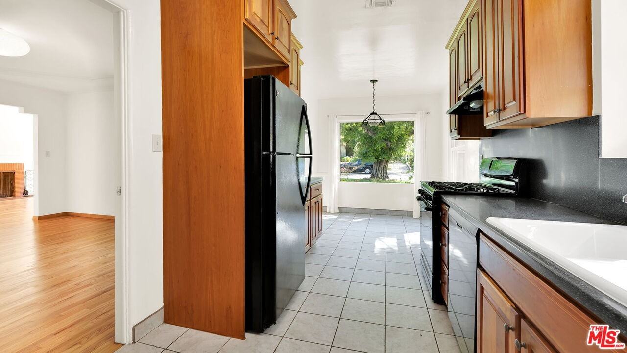 624 15th St - Photo 2 of 8