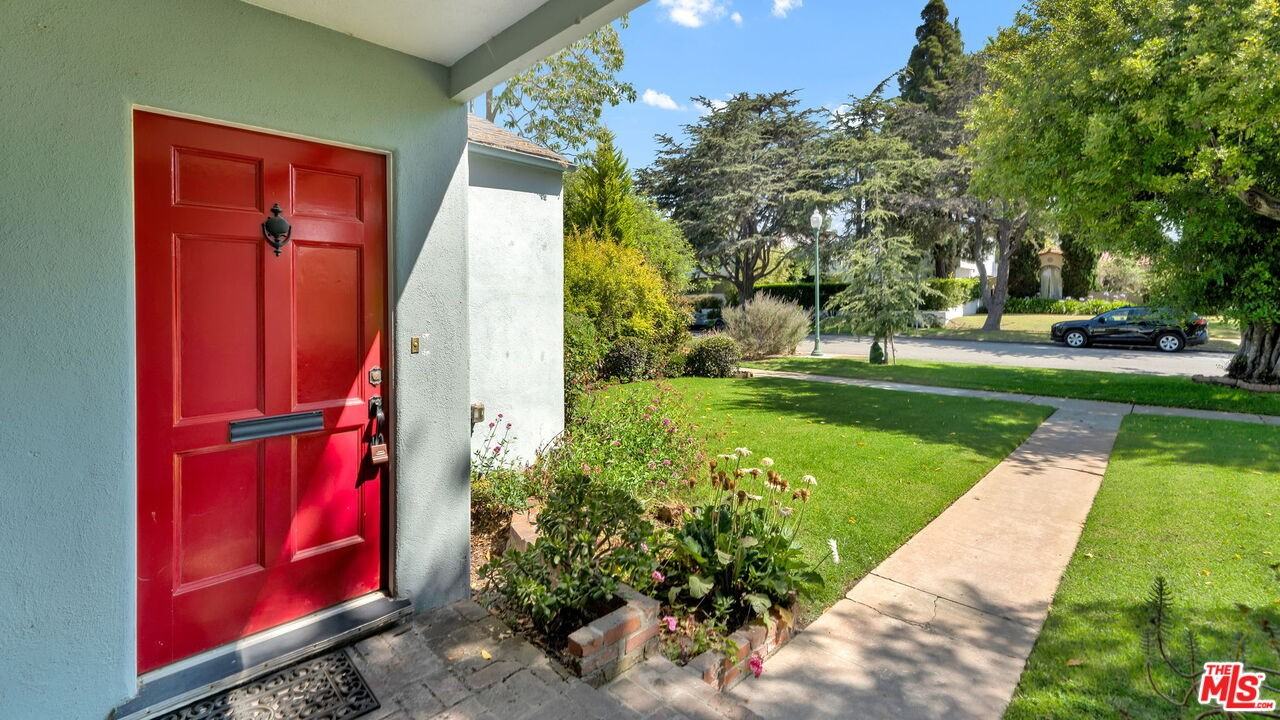 624 15th St - Photo 4 of 8