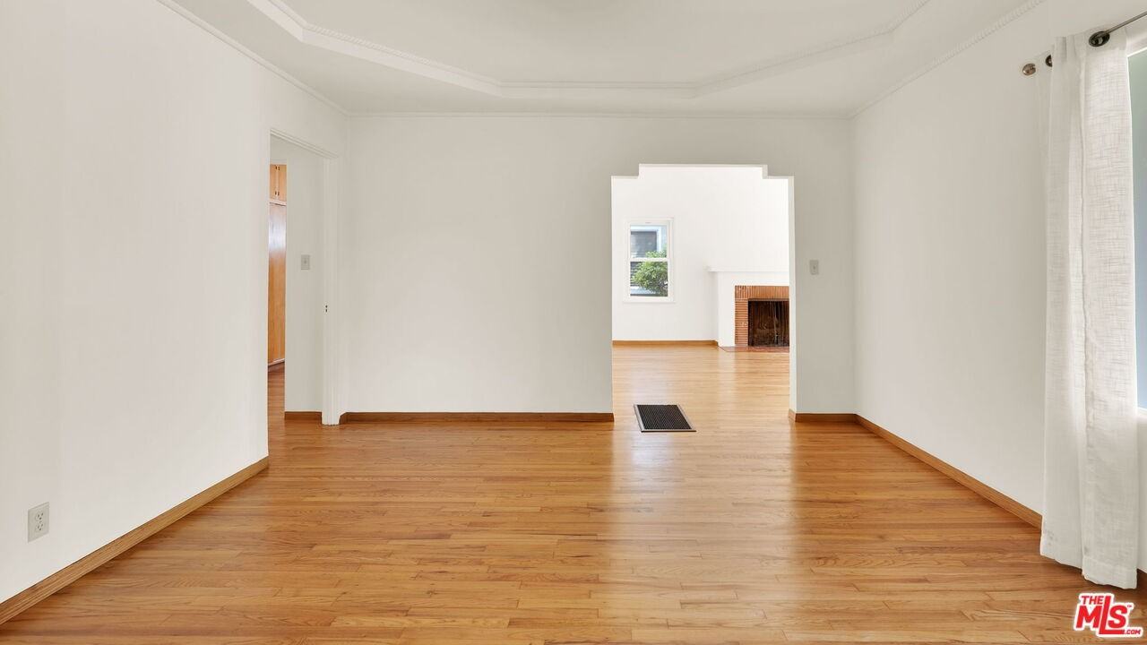 624 15th St - Photo 6 of 8