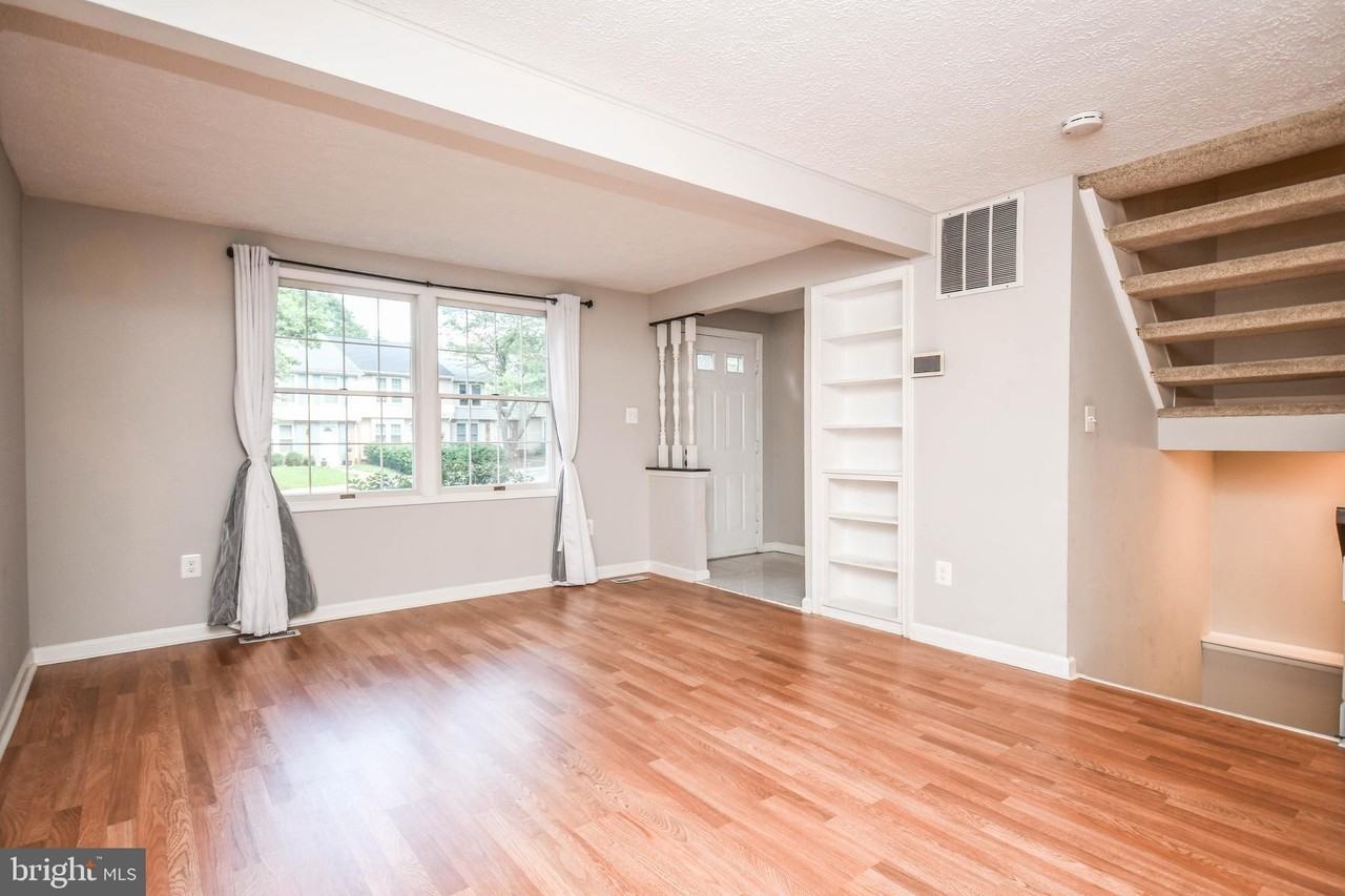 27 Cross Country Ct - Photo 2 of 44