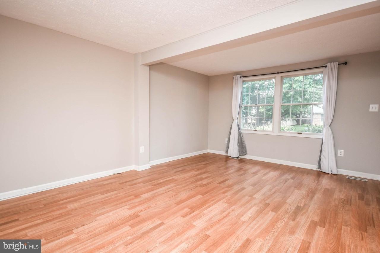 27 Cross Country Ct - Photo 3 of 44