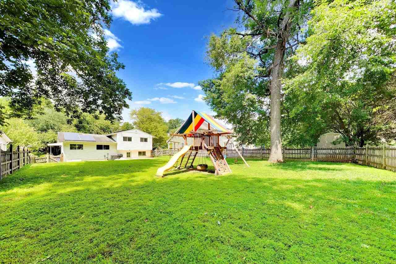 11907 Hunters Ln - Photo 2 of 44