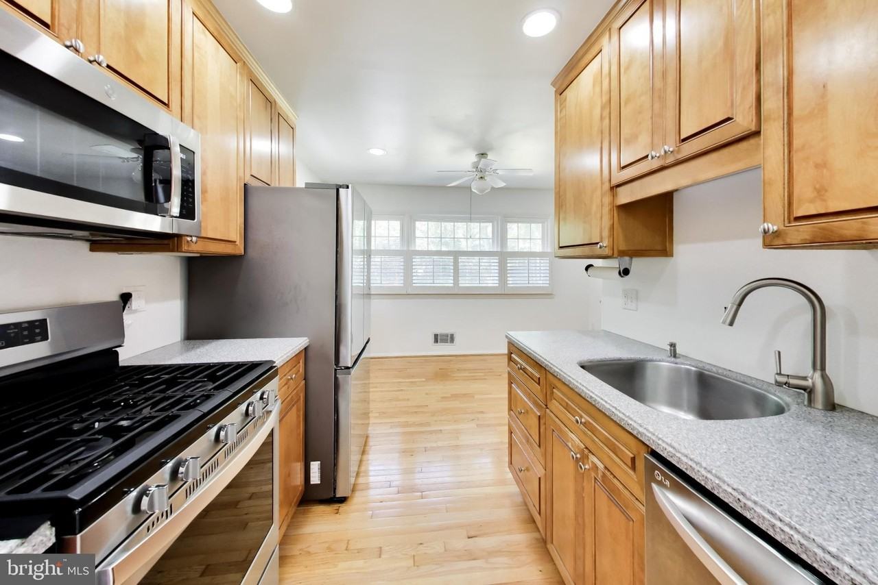 11907 Hunters Ln - Photo 5 of 44
