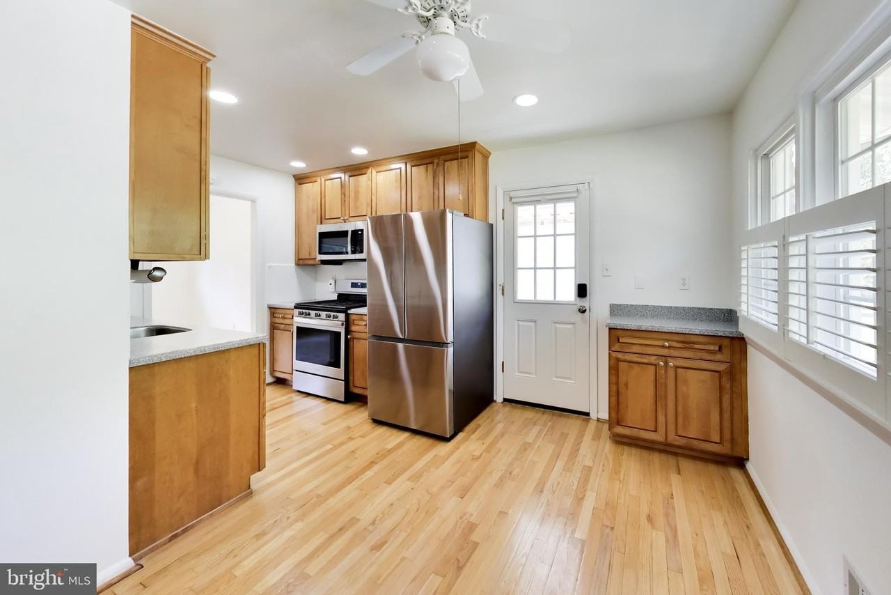 11907 Hunters Ln - Photo 7 of 44