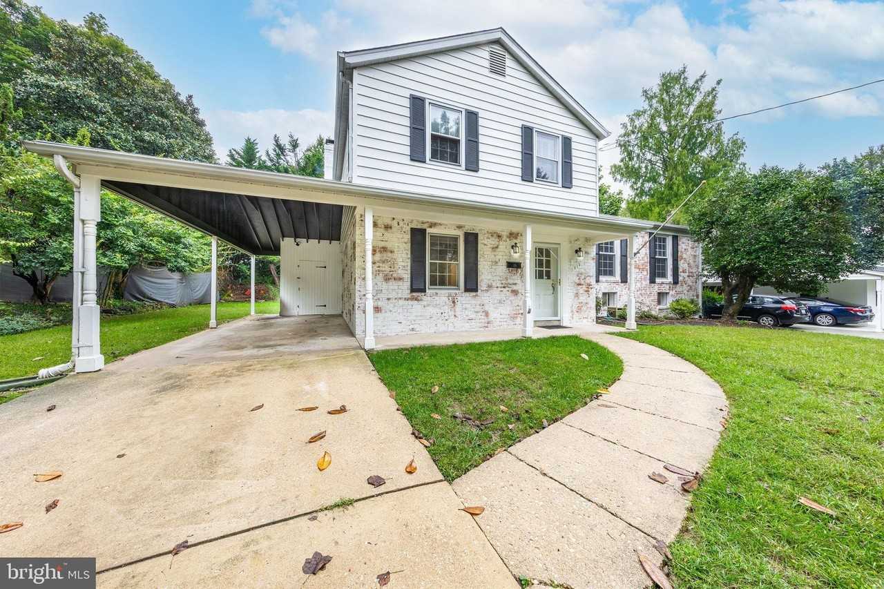 615 Smallwood Rd - Photo 2 of 44