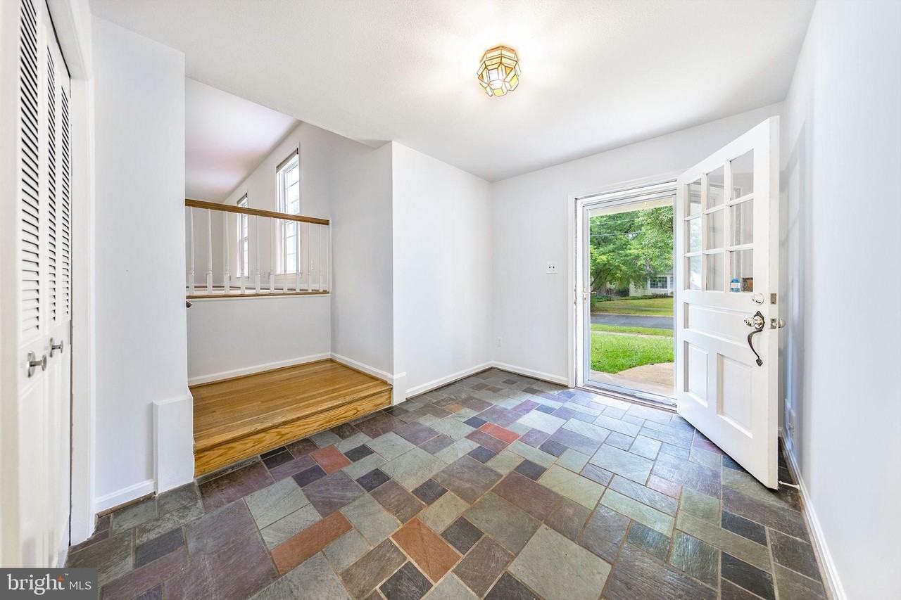 615 Smallwood Rd - Photo 6 of 44