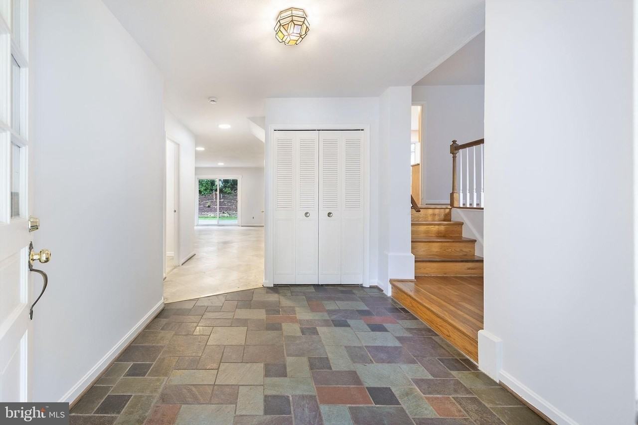 615 Smallwood Rd - Photo 7 of 44