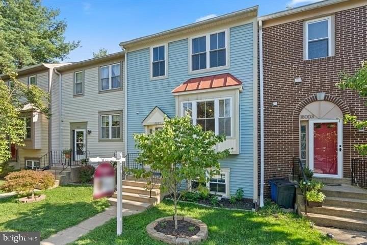 18005 Sunset Lake Ct - Photo 2 of 47