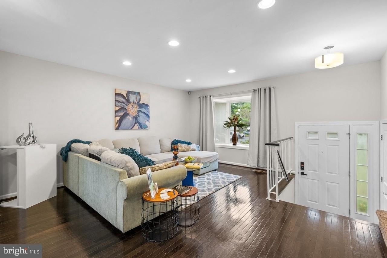 18005 Sunset Lake Ct - Photo 4 of 47