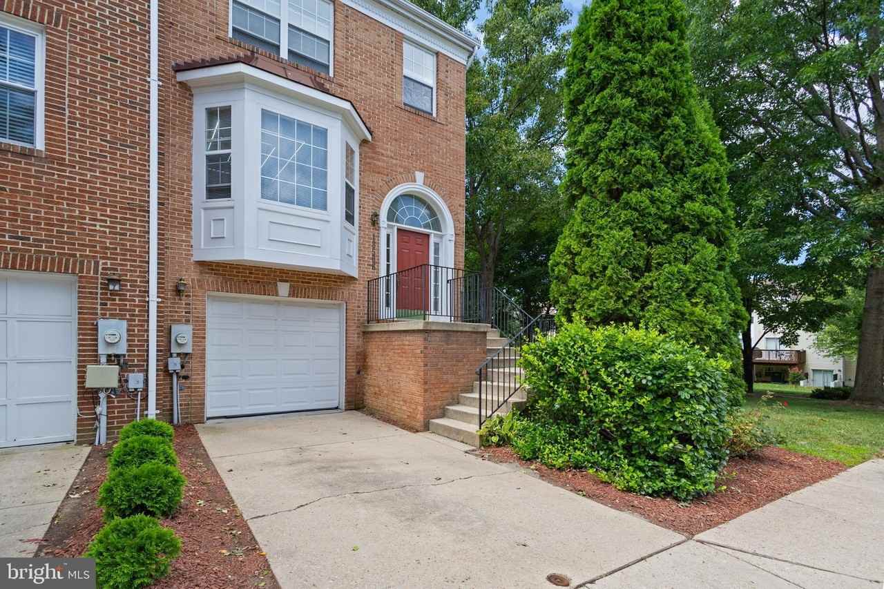 18506 Carriage Walk Cir - Photo 2 of 50