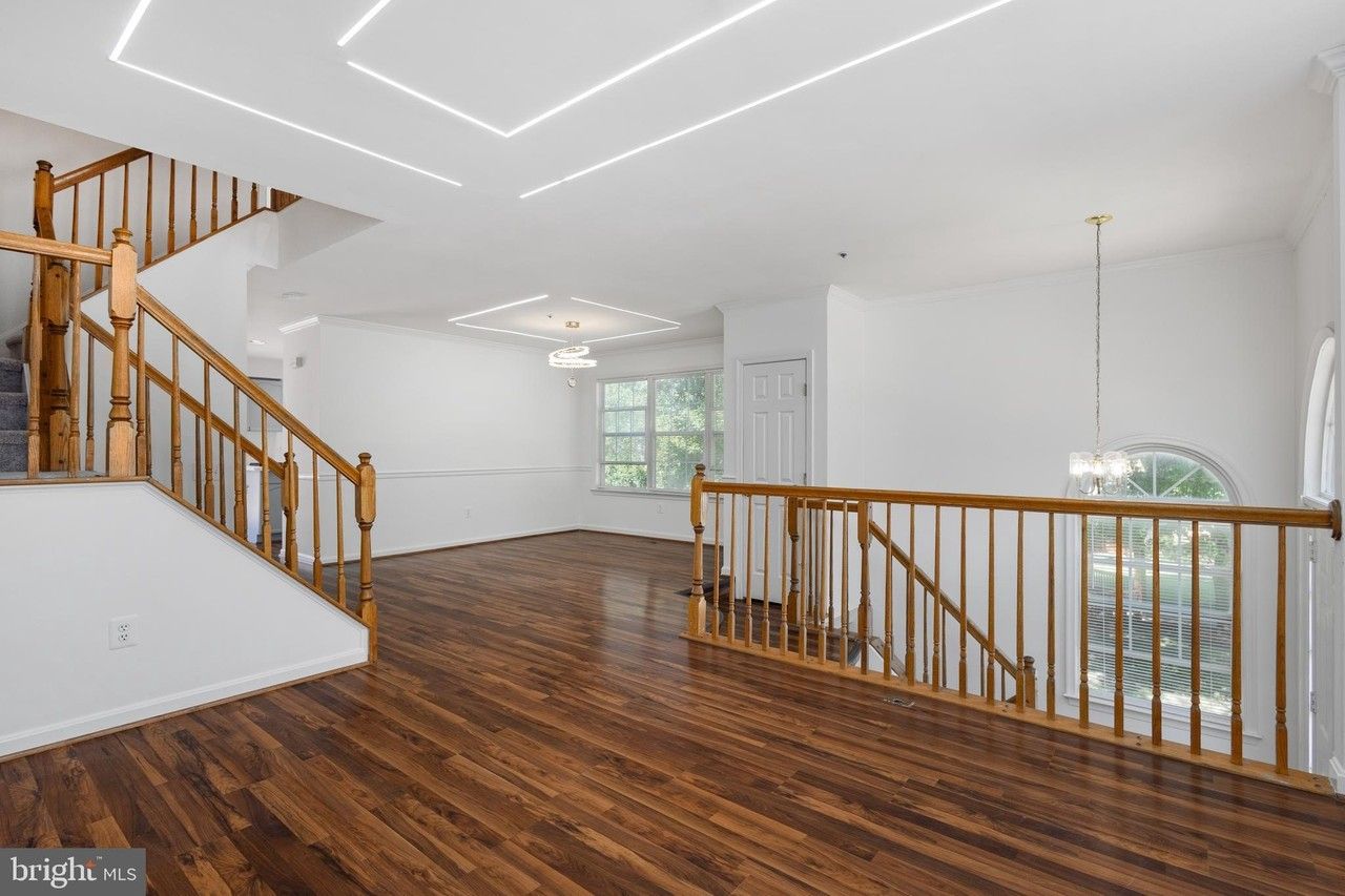 18506 Carriage Walk Cir - Photo 4 of 50