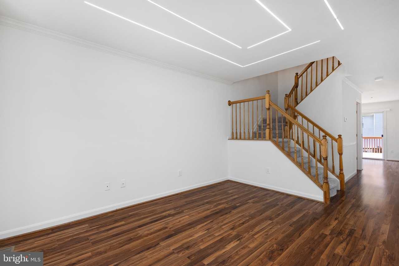 18506 Carriage Walk Cir - Photo 5 of 50