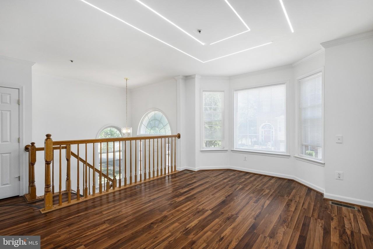 18506 Carriage Walk Cir - Photo 7 of 50