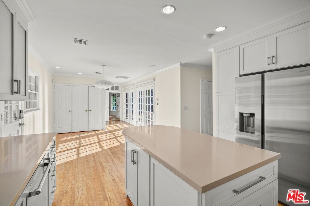 266 Denslow Ave - Photo 3 of 5