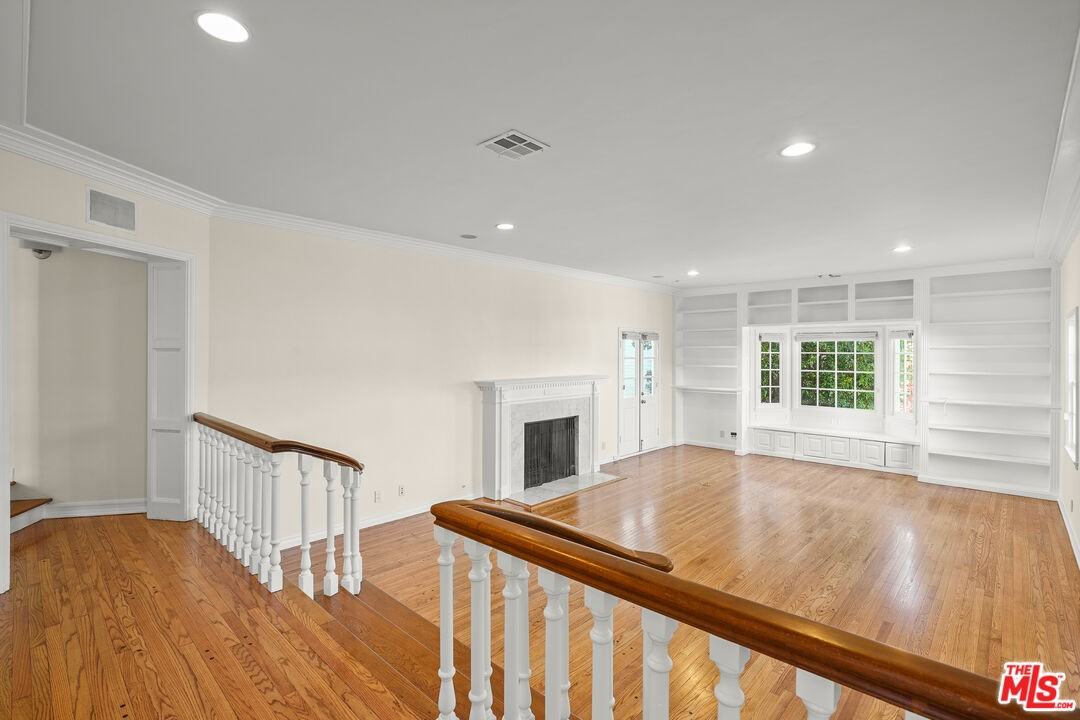 266 Denslow Ave - Photo 4 of 5