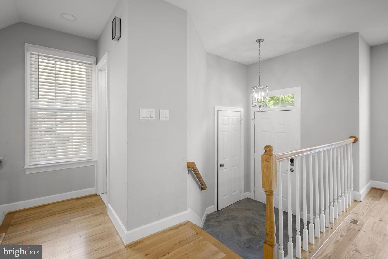 10 Loganwood Ct - Photo 4 of 41