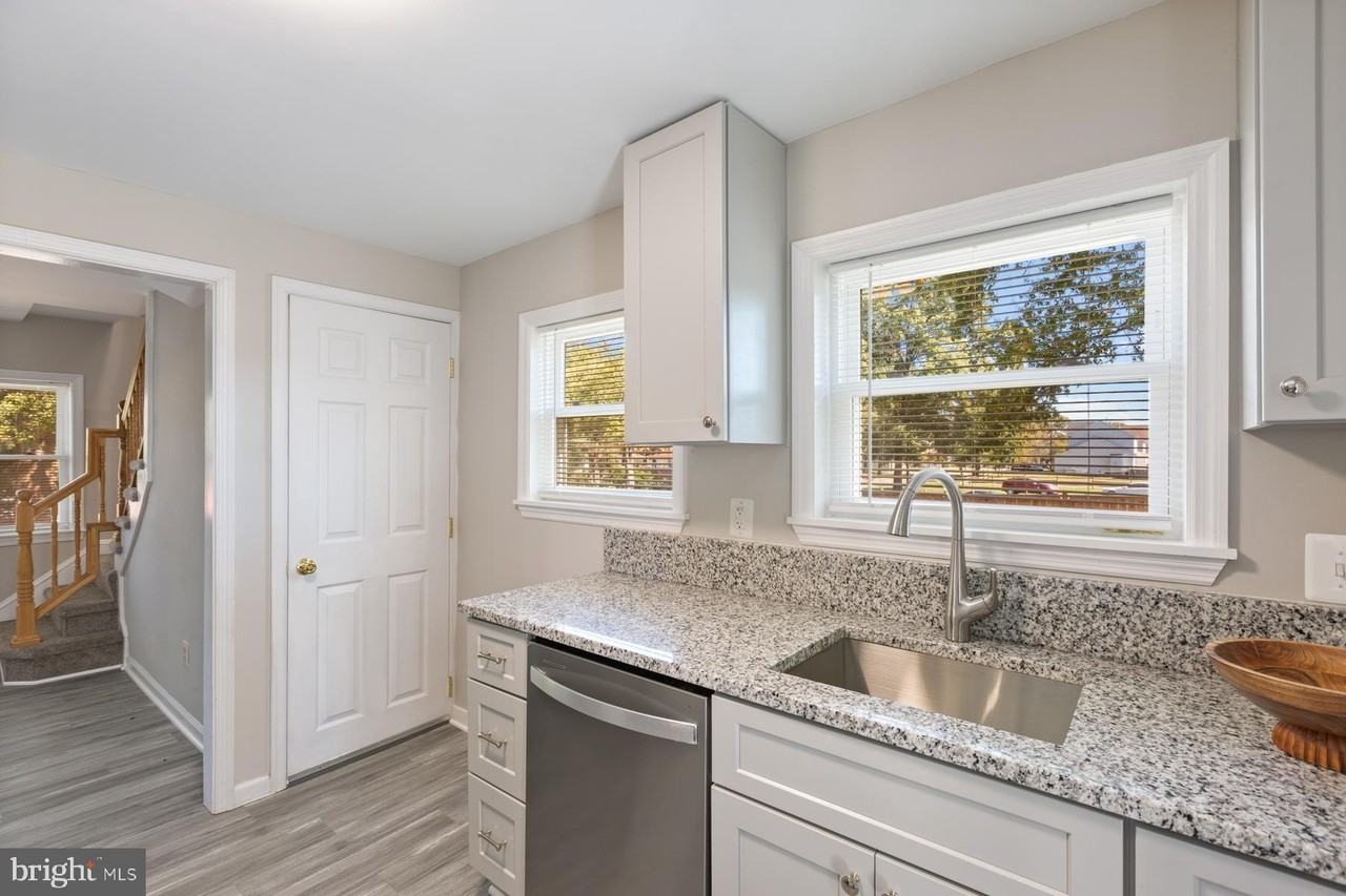 6903 Friendship Rd - Photo 4 of 49