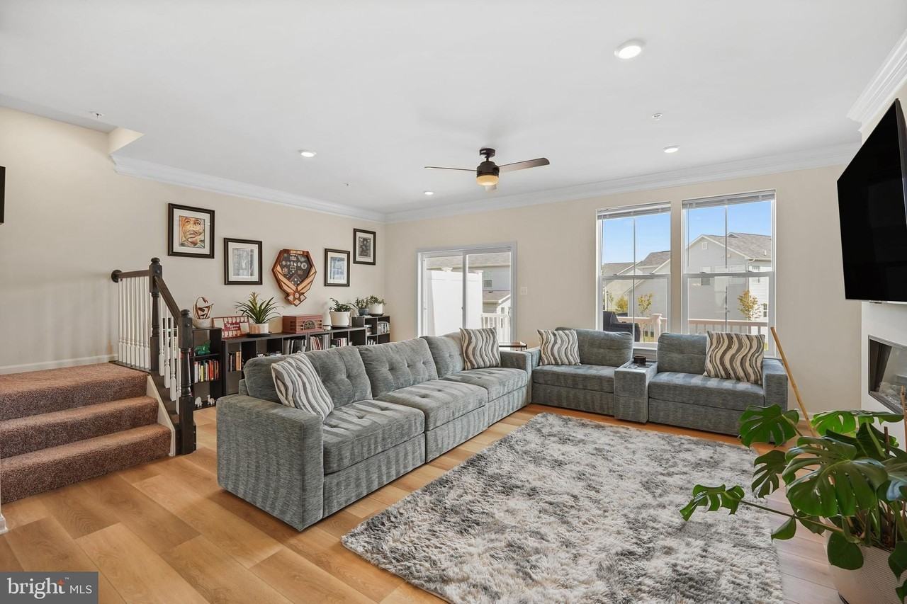 16418 Caribbean Way - Photo 3 of 40
