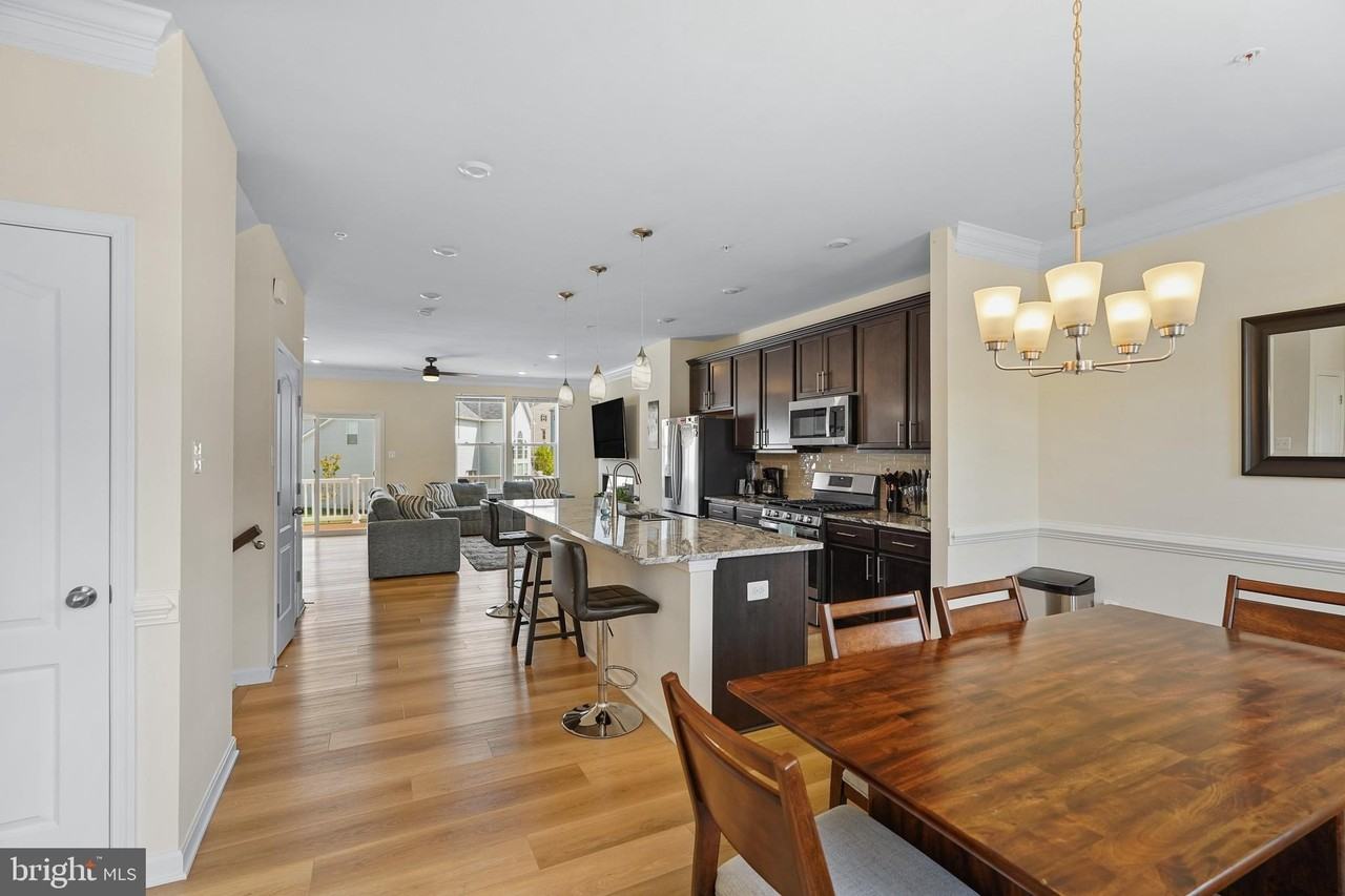 16418 Caribbean Way - Photo 4 of 40