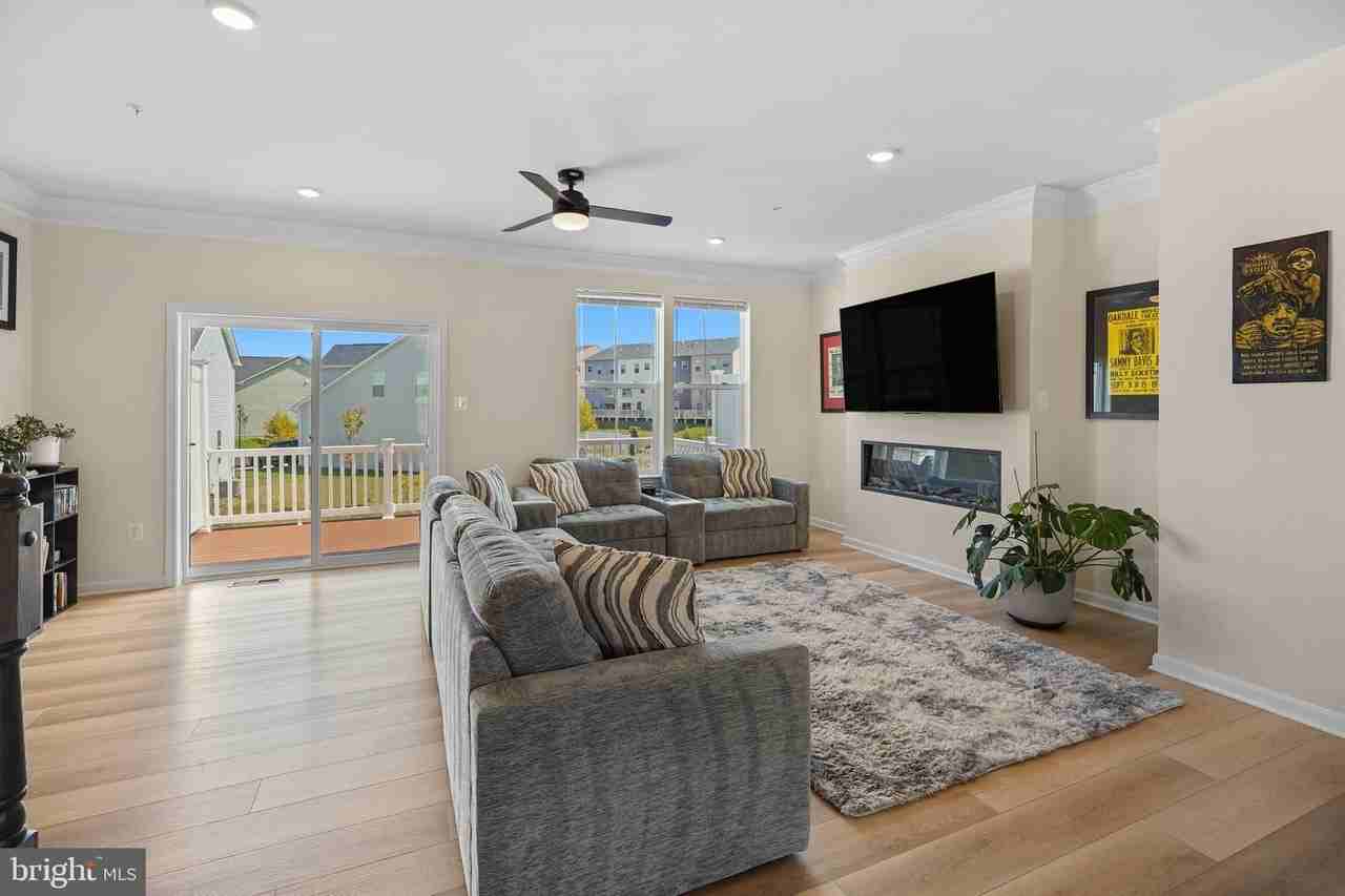 16418 Caribbean Way - Photo 5 of 40