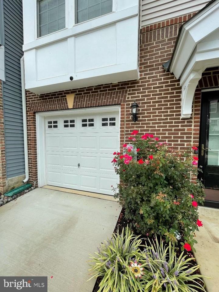 43706 Winterberry Way - Photo 3 of 36